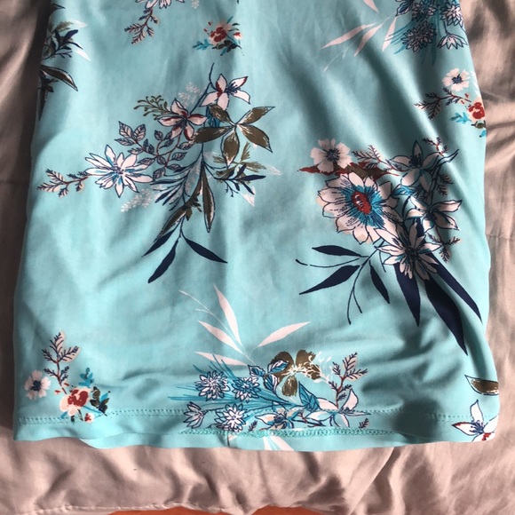 Cute flower blue shirt - Picture 5 of 6